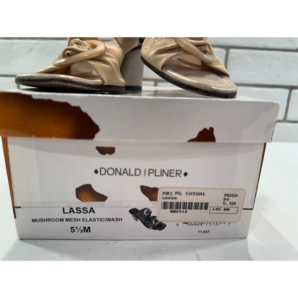 Donald J Pliner Beige Fabric Upper 2.5in Block Heels Womens Size 5.5M Made Spain - Picture 2 of 11